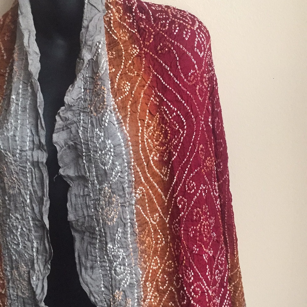 Beautiful crushed silk handcrafted scarf. - Picture 4 of 7